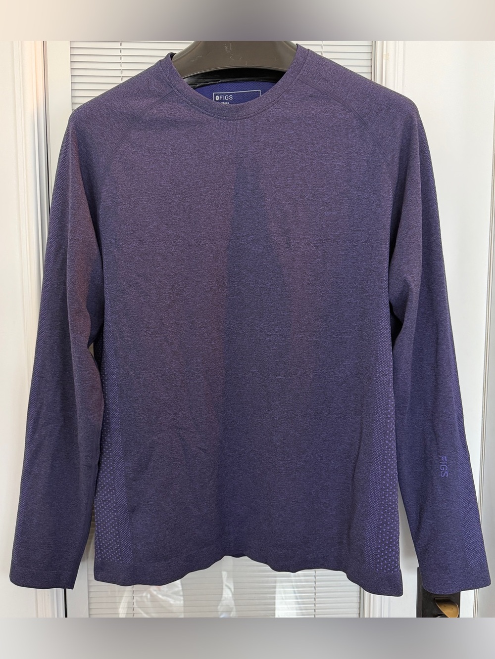 Men's XL FIGS Seamless Long Sleeve Heather Purple Vented Crew Neck Under Scrub
